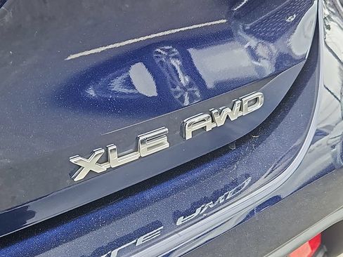 Used 2022 Toyota Highlander XLE AWD/4WD image 11