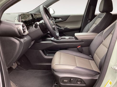 Used 2025 Chevrolet Equinox LT w/ Convenience Package II image 28