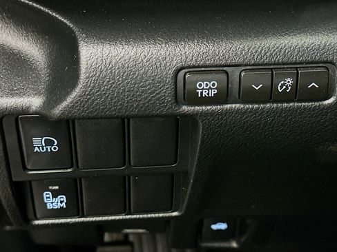 Used 2018 Lexus IS 300 AWD image 17