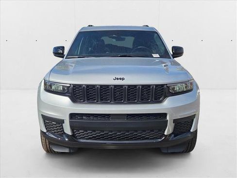 New 2025 Jeep Grand Cherokee L Altitude image 2