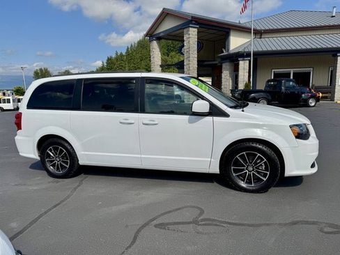 Used 2019 Dodge Grand Caravan GT image 3