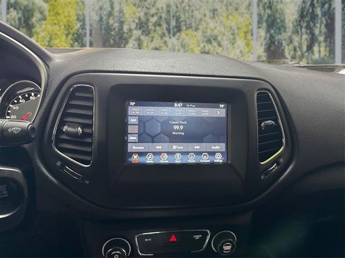 Used 2019 Jeep Compass Latitude AWD/4WD image 16