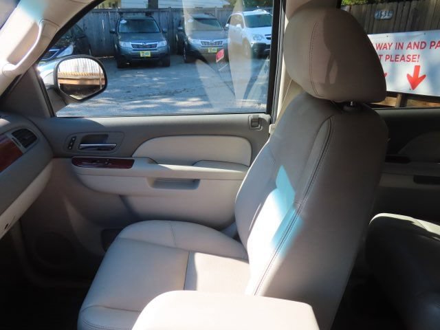 Used 2010 Chevrolet Avalanche LTZ AWD/4WD image 23