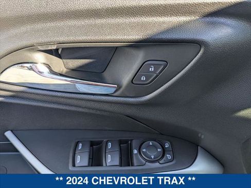 Used 2024 Chevrolet Trax RS w/ Driver Confidence Package image 11