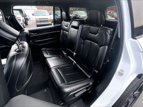 Used 2023 Jeep Grand Cherokee L Limited w/ Black Appearance Package image 14