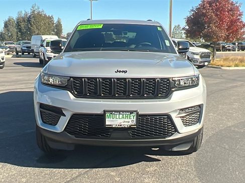New 2025 Jeep Grand Cherokee Altitude w/ Trailer Tow Package image 8