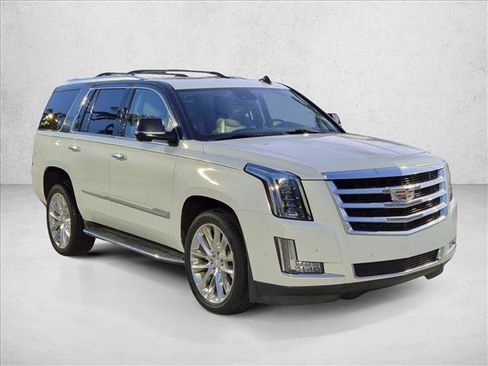 Used 2020 Cadillac Escalade Luxury RWD image 3