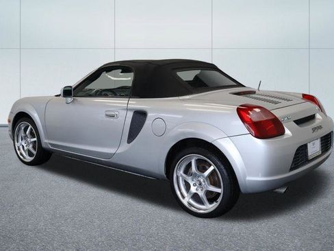 Used 2000 Toyota MR2 RWD image 3
