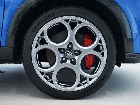 New 2024 Alfa Romeo Tonale Veloce image 11