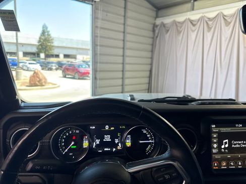 Used 2023 Jeep Wrangler Unlimited Sahara w/ Cold Weather Group AWD/4WD image 26