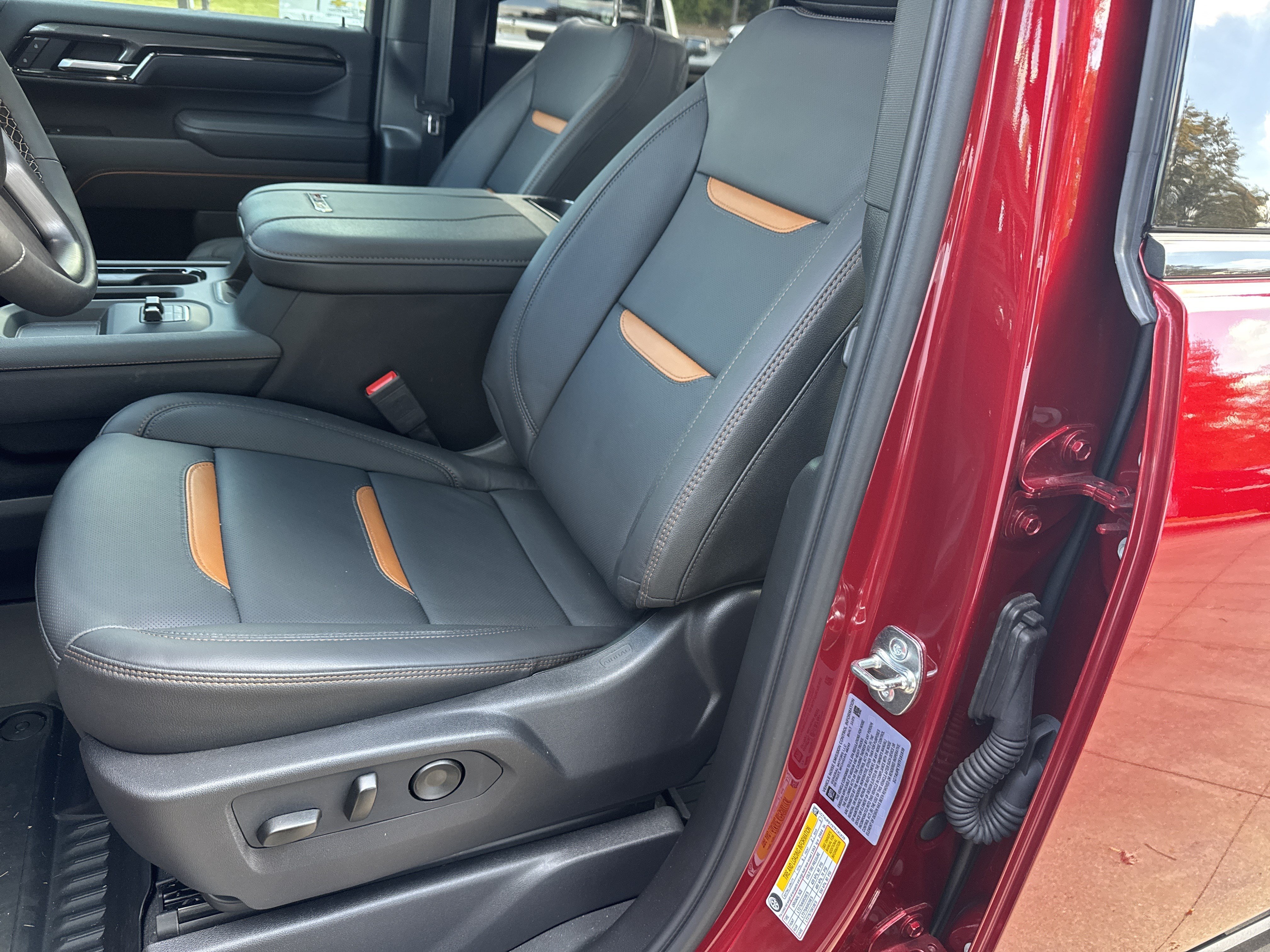 Used 2026 GMC Sierra 2500 AT4 w/ AT4 Premium Plus Package AWD/4WD image 8