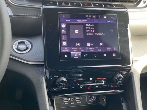 New 2025 Jeep Grand Cherokee Laredo image 6