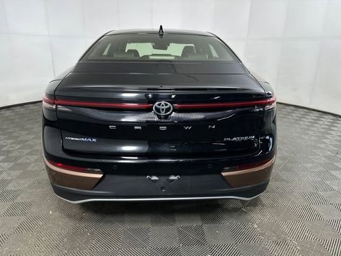 Used 2023 Toyota Crown Platinum image 4