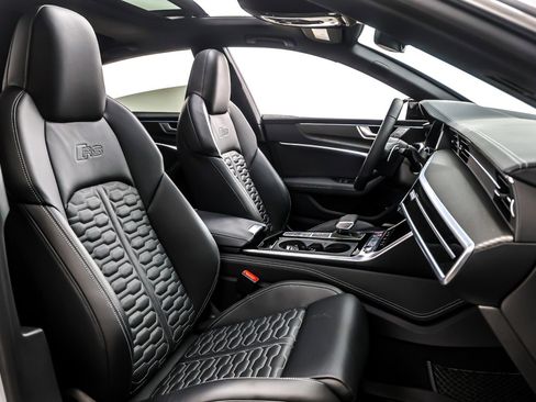 Used 2024 Audi RS 7 Performance w/ Black Optic Package image 7