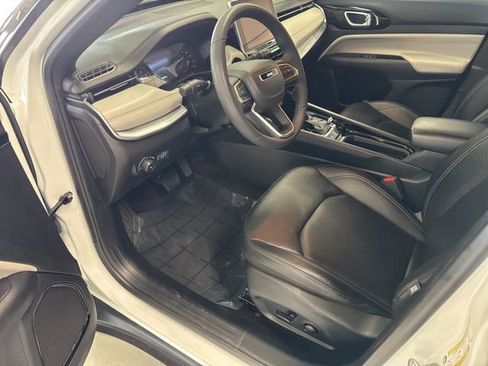 Used 2025 Jeep Compass Limited image 14