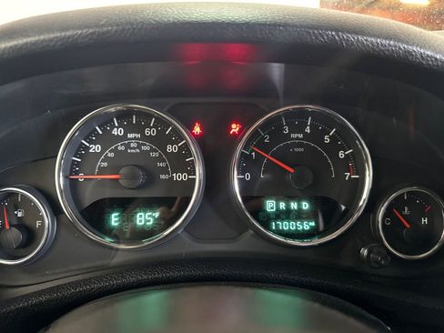 Used 2015 Jeep Wrangler Unlimited Sahara AWD/4WD image 13
