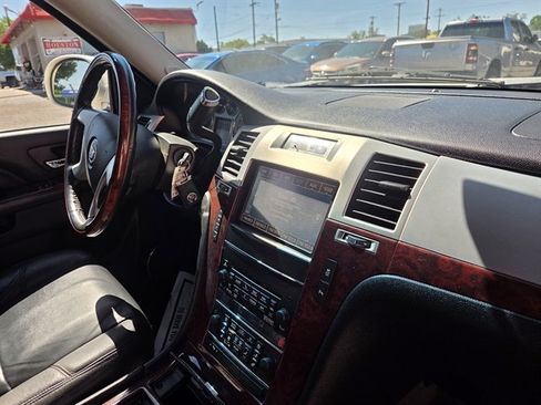 Used 2014 Cadillac Escalade ESV Luxury AWD/4WD image 6