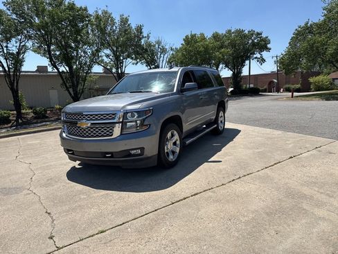 Used 2018 Chevrolet Tahoe LT w/ LT Signature Package image 12