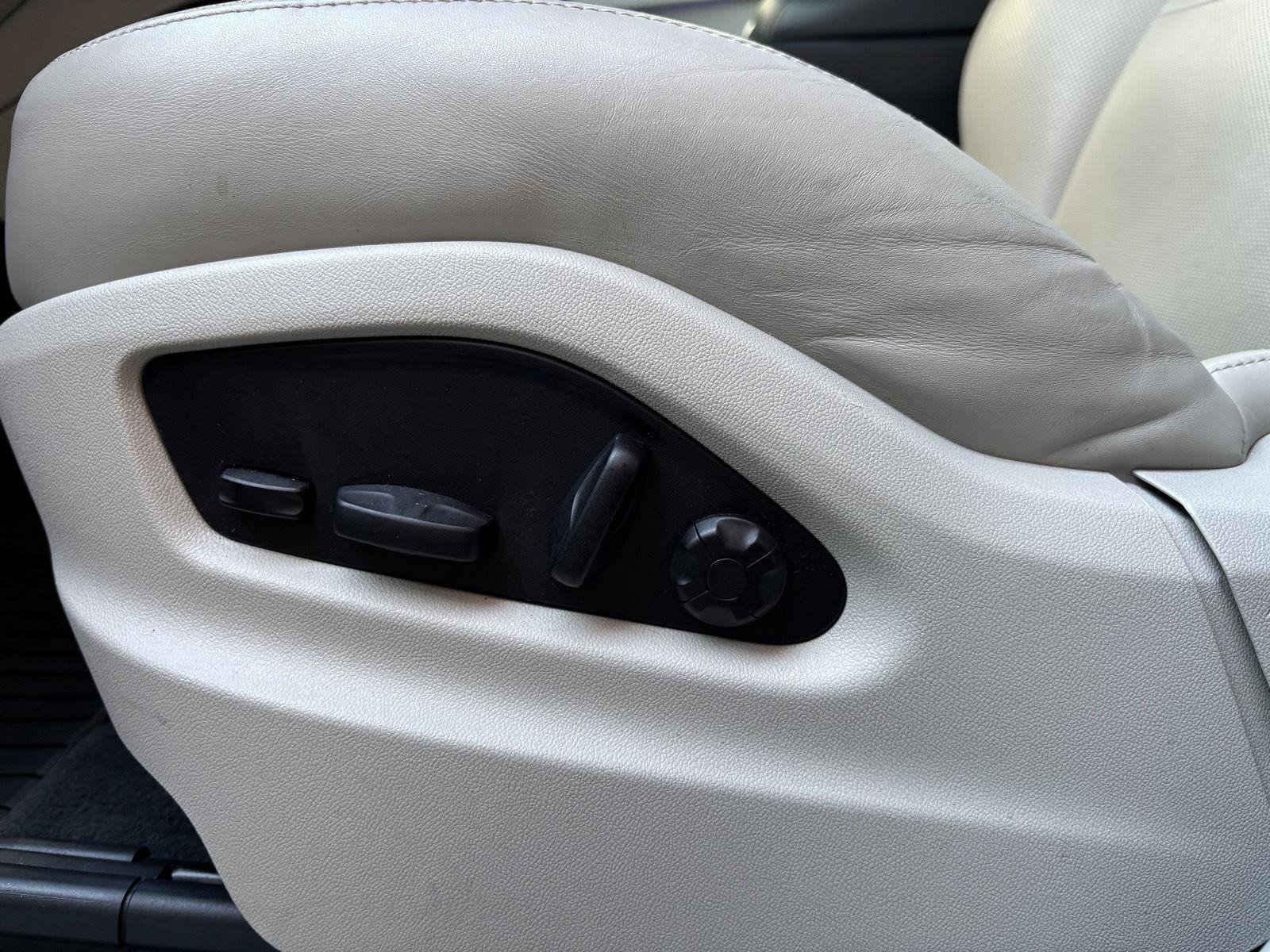 Used 2022 Porsche Cayenne Platinum Edition AWD/4WD image 15