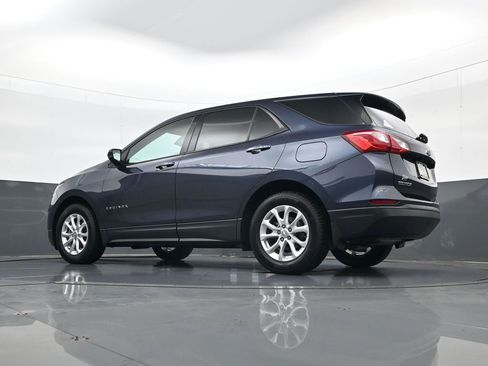 Used 2019 Chevrolet Equinox LS w/ LS Convenience Package image 27