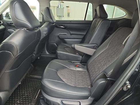 Used 2024 Toyota Highlander XLE image 24