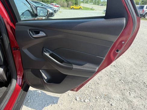 Used 2014 Ford Focus SE w/ SE Sport Package FWD image 21