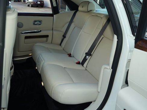 Used 2016 Rolls-Royce Ghost image 21