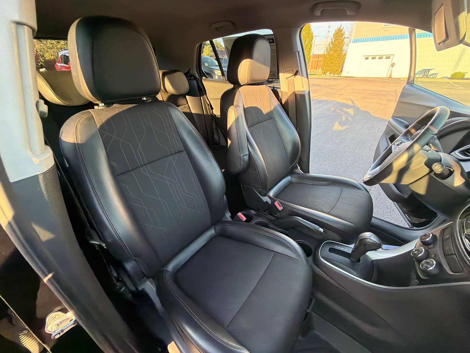 Used 2019 Chevrolet Trax LT w/ LT Convenience Package FWD image 21