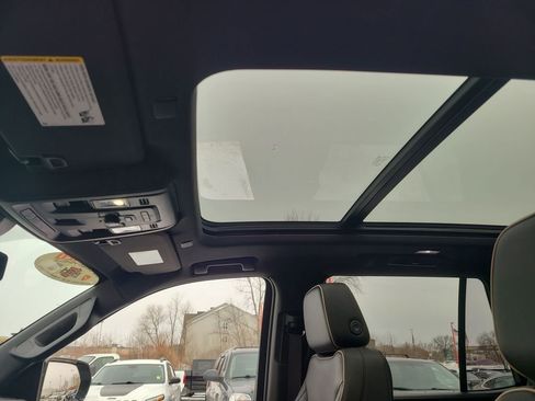 Used 2023 GMC Yukon SLT image 26