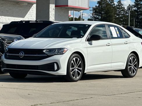 Used 2024 Volkswagen Jetta Sport image 7