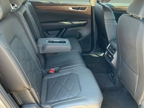 Used 2026 Volkswagen Atlas SE FWD image 18