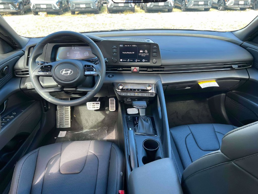 New 2026 Hyundai Elantra SEL Sport FWD image 12