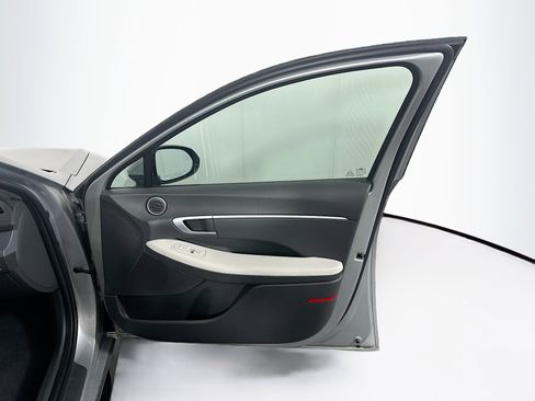 Used 2025 Hyundai Sonata SEL FWD image 32