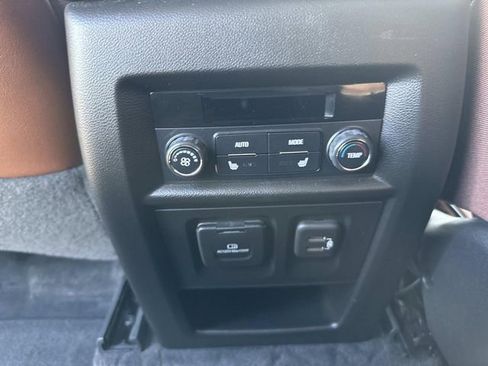 Used 2019 Chevrolet Traverse High Country image 16