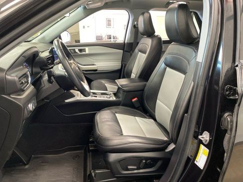 Certified 2022 Ford Explorer XLT w/ Equipment Group 202A image 17