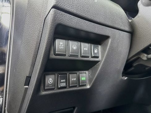 Used 2020 Nissan Rogue SV w/ Premium Package AWD/4WD image 10