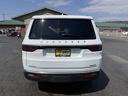 Used 2022 Jeep Wagoneer Series II w/ Premium Group I AWD/4WD image 9