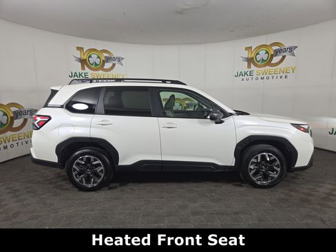 Used 2025 Subaru Forester Premium AWD/4WD image 10
