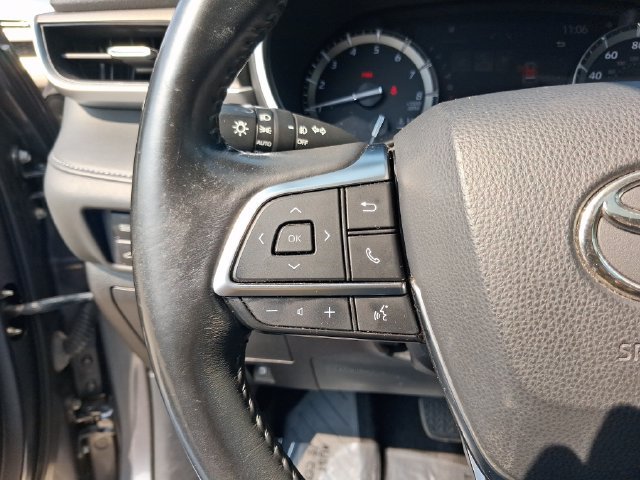 Used 2021 Toyota Highlander XLE FWD image 18