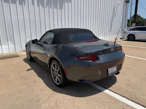Used 2022 MAZDA MX-5 Miata Grand Touring w/ Weather Package RWD image 4