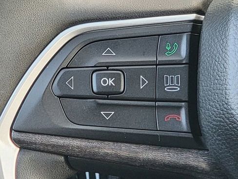 Certified 2023 Jeep Grand Cherokee Limited image 33