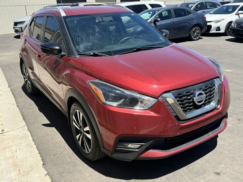 Used 2018 Nissan Kicks SR w/ Premium Package FWD image 4