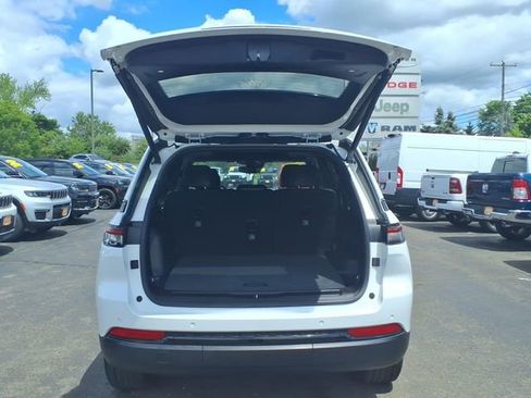 Certified 2023 Jeep Grand Cherokee Altitude AWD/4WD image 7