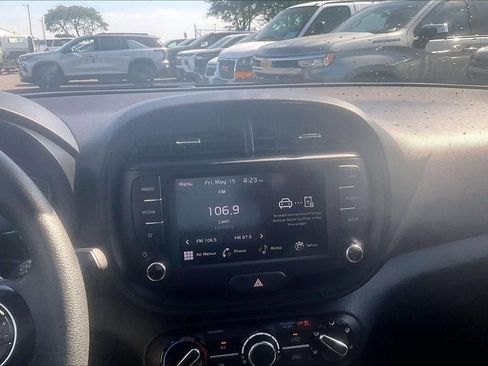 Used 2025 Kia Soul LX w/ LX Technology Package FWD image 22