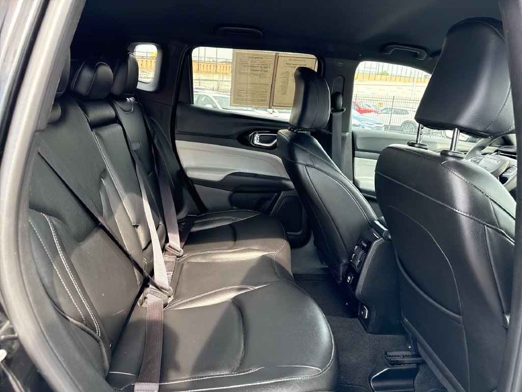 Used 2025 Jeep Compass Limited AWD/4WD image 13