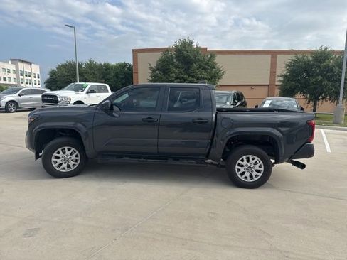 Used 2025 Toyota Tacoma SR image 5