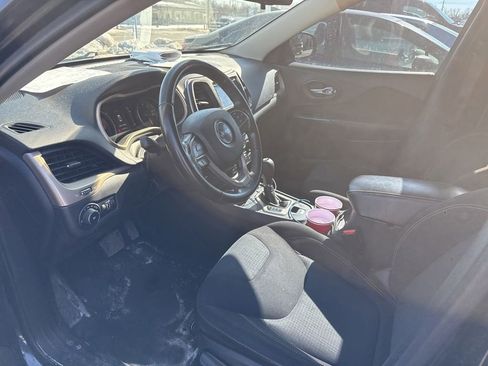 Used 2016 Jeep Cherokee Latitude image 2