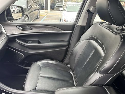 Used 2022 Jeep Grand Cherokee L Limited w/ Black Appearance Package RWD image 16