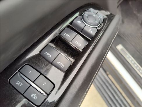 Used 2024 Cadillac Escalade Premium Luxury Platinum RWD image 17