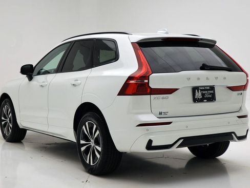 Used 2025 Volvo XC60 B5 Core image 7